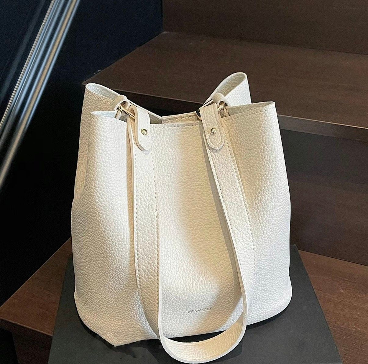 Shoulder bag with mini pouch