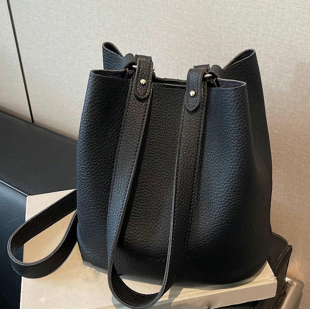 Shoulder bag with mini pouch 